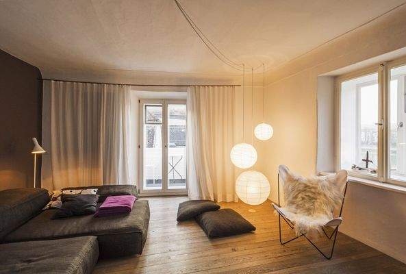 großzügiger Wohnbereich/Ausgang Balkon/OG