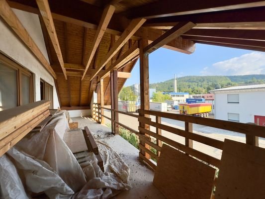 großer Balkon