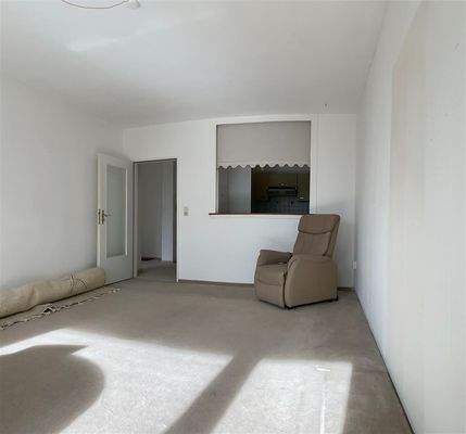 Wohnzimmer Blick in die Küche 