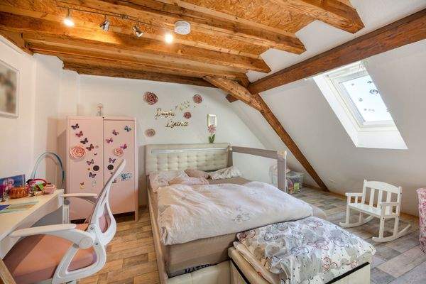 Schlafzimmer Wohnung Dachgeschoss links