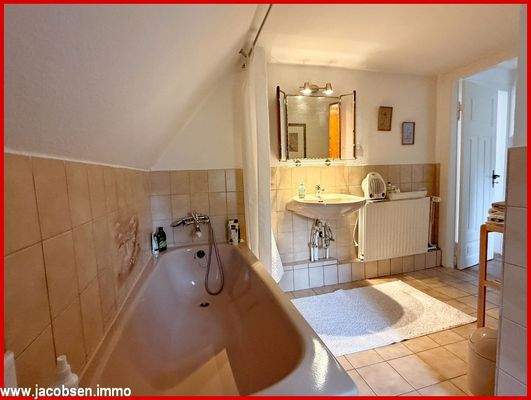 Bad im Dachgeschoss Bild 2