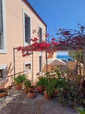 Kreta, Kalyves: Elegante neoklassizistische Villa am Meer zu verkaufen