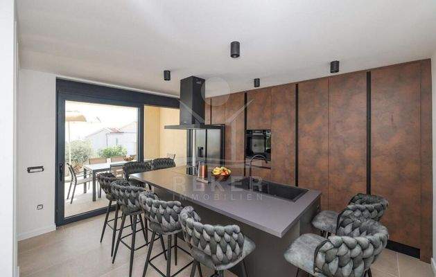 Lichtdurchflutete Luxusvilla mit Meerblick