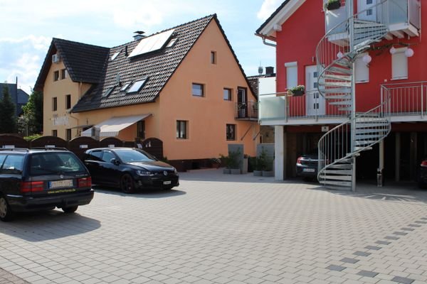 Häuser auf großem Grundstück