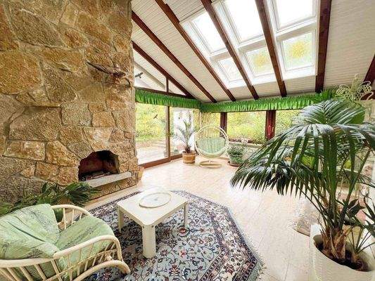 Wintergarten mit offenem Kamin