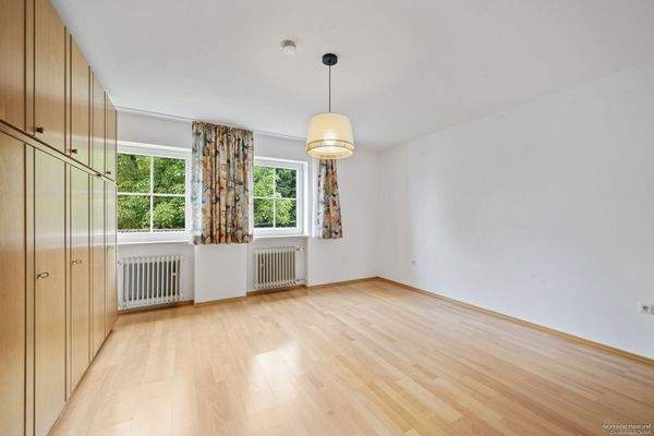 Helles Schlafzimmer im EG