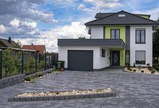 Außenansicht und Garage