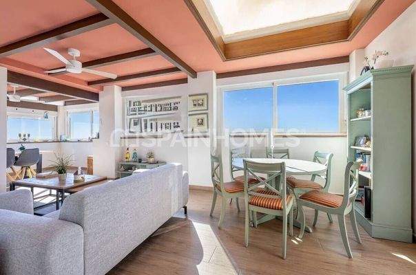 4-Bedroom Sea View Flat with Shared Pool in Benalmádena