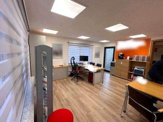 Großer Büroraum inkl. Eingang