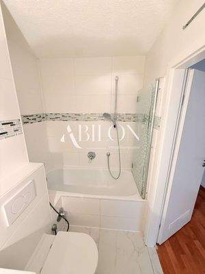 Badezimmer - Badewanne