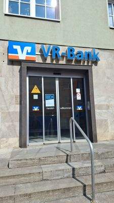 Außenansichten-Eingang (2).jpg