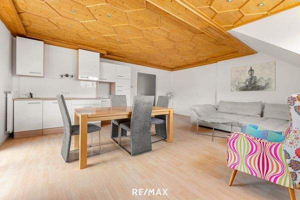 Wohn- und Esszimmer mit Küche OG