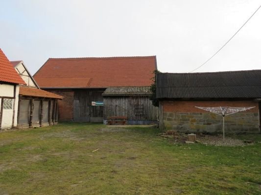 Innenhof mit Zugang zur Scheune
