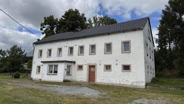 Hauptgebäude Frontansicht