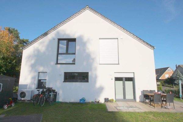 Geräumige DHH mit gr. Fenstern u. Wärmepumpe