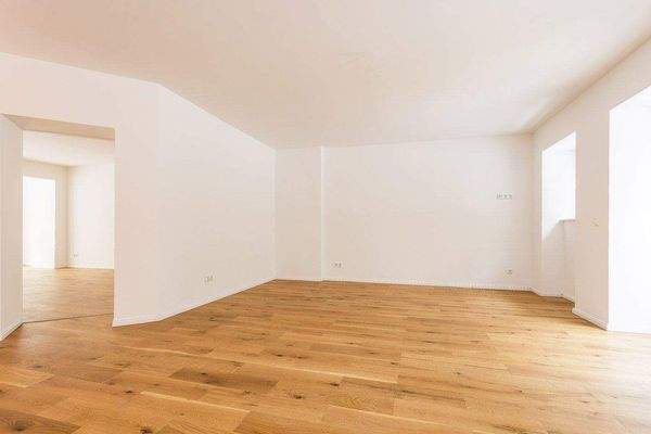 Geräumiges Wohnzimmer