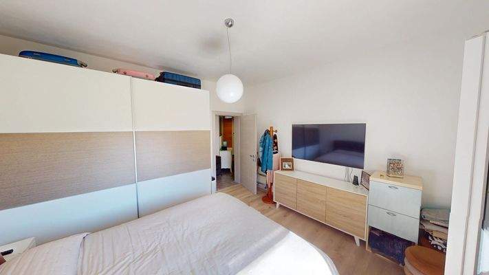 Meran-Merano-Dreizimmerwohnung-trilocale-Balkon-balcone-Keller-cantina-zentral-saniert-ristrutturato-Bonus 110-Böden-pavimenti-Fenster-finestre