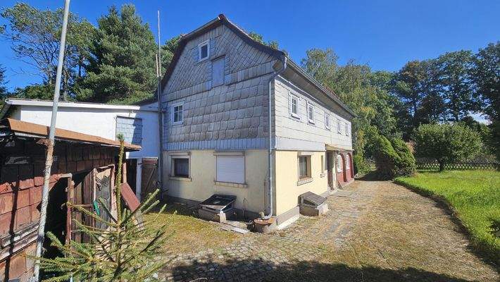 Seiten- und Frontansicht