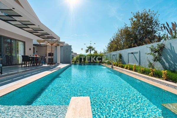 Villa with a Pool and Garden Near Çalış Beach in Fethiye