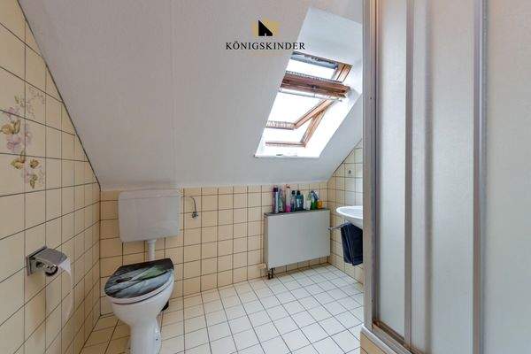 natürlich mit separatem Duschbad.