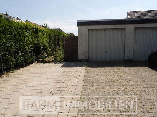 Teilansicht Garagen / PKW-Stellplatz