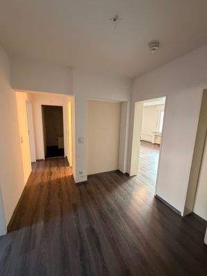 Wohnungsflur mit Türen