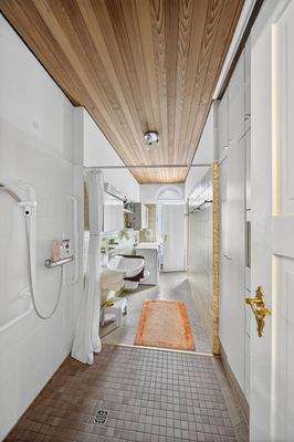 Duschbad im Erdgeschoss