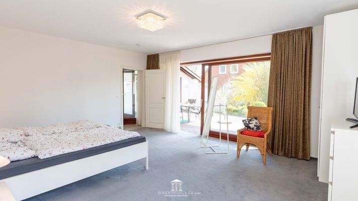 Schlafzimmer zur Terrasse