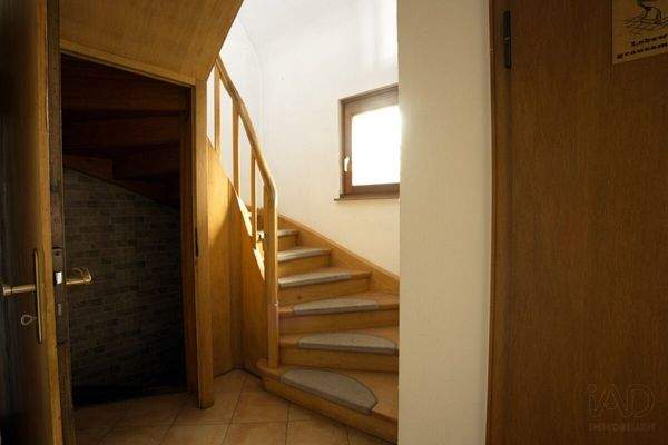 Treppenaufgang zur 1. Etage (DG)
