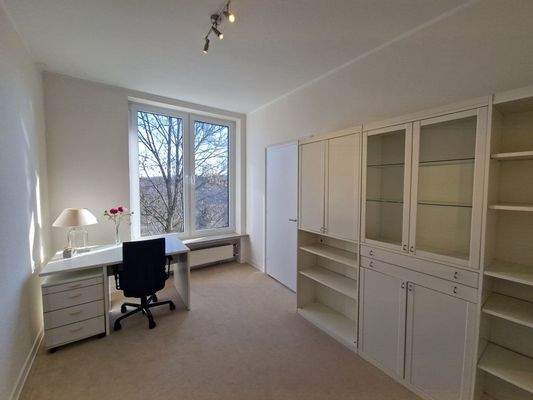 Büro / Kinderzimmer EG