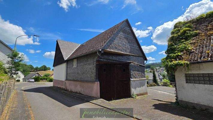 Großes Scheunentor und Zugang Innenhof