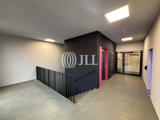 596 m² Aufzug - JLL