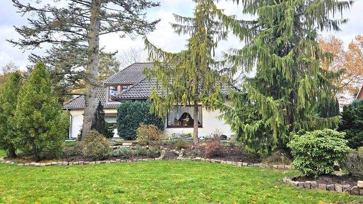 ... auf grandiosem Gartengrundstück