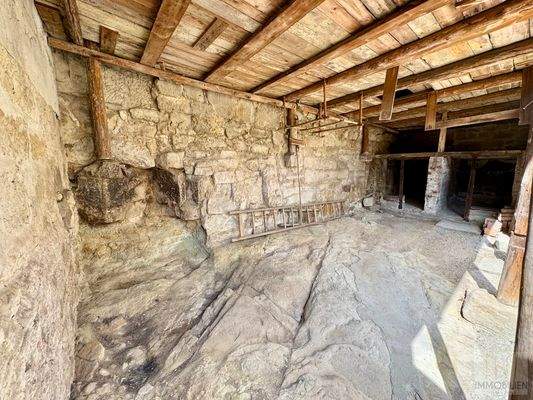 Teile der ehemaligen Stadtmauer schreiben Zeitgeschichte
