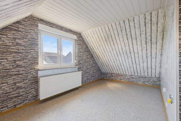 Zimmer vorne m. Küchenanschlüssen