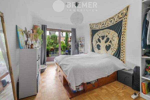 Schlafzimmer mit Balkonzugang