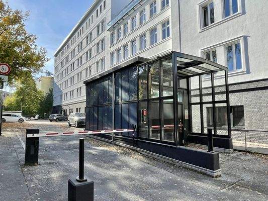 Auto-Fahrstuhl zur TG