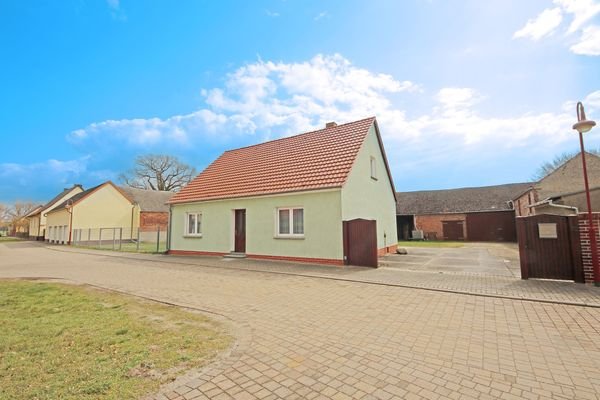 Hausansicht / Straßenseite
