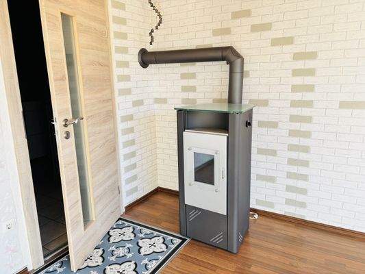 wohlige Wärme für die ganze Wohnung... der Pelletofen im Wohnzimmer