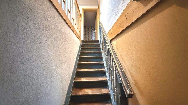 Treppenaufgang zum DG