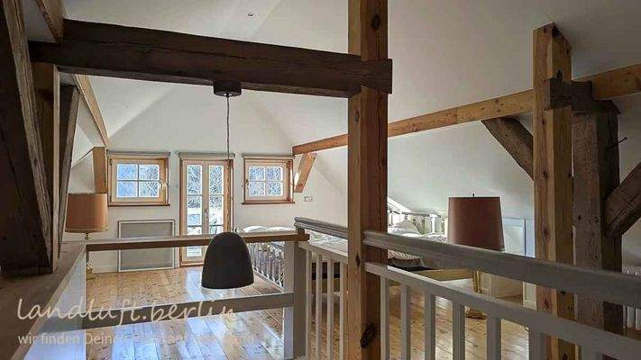 Oben im Gartenhaus Blick von der Treppe in Richtung Westgiebel.jpg