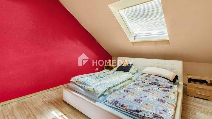 1. OG Schlafzimmer 1