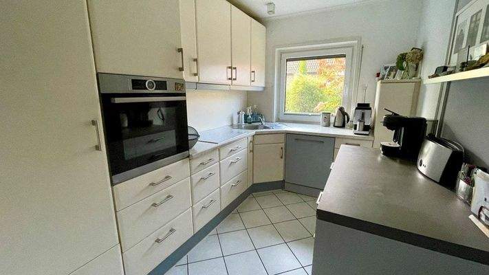 Küche mit Einbauküche