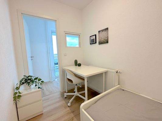Helles Arbeitszimmer
