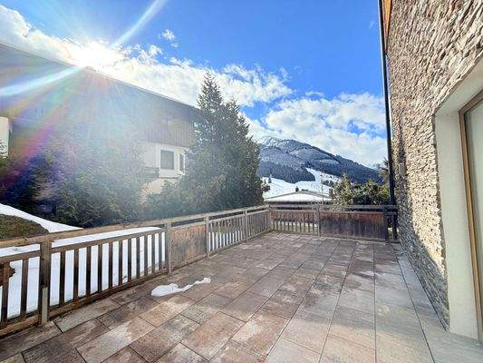 ostseitige Terrasse mit viel Morgensonne