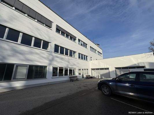 Gebäude mit Zufahrt