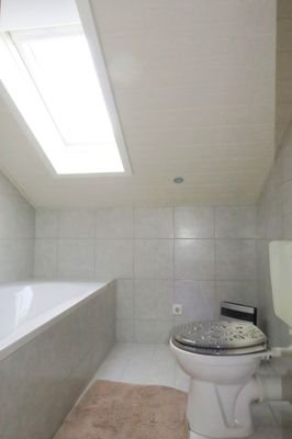 Tageslicht-Bad mit Wanne DG