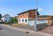 Haus mit 2 Garagen 