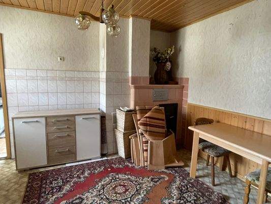 EG - Küche mit Kachelofen