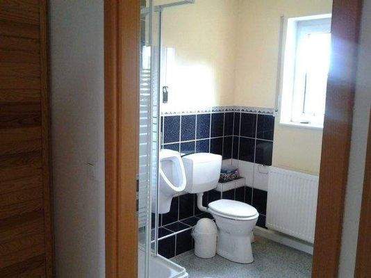 modernes Badezimmer im OG